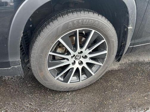 Midnight Black Metallic 2017 Toyota Highlander SE