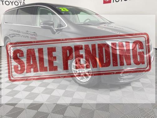 2023 Chrysler Pacifica Touring-L