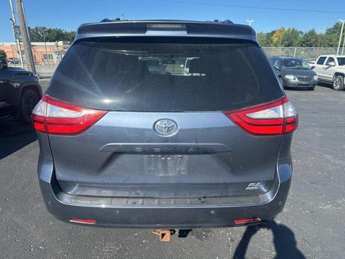 2015 Toyota Sienna XLE