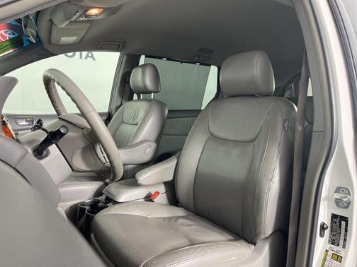 2008 Toyota Sienna XLE