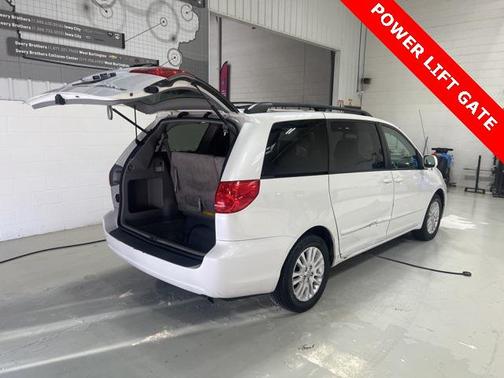 2008 Toyota Sienna XLE