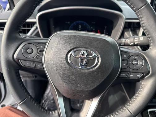 2025 Toyota Corolla Cross XLE