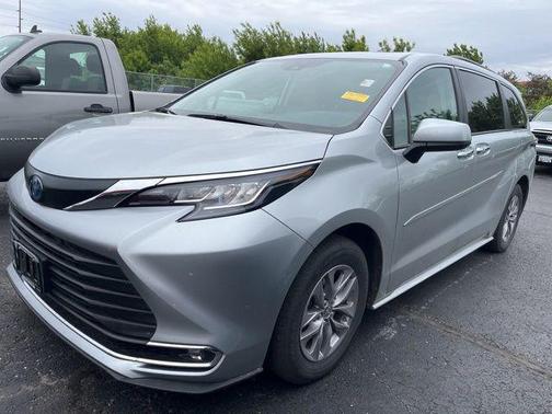 Celestial Silver Metallic 2022 Toyota Sienna XLE
