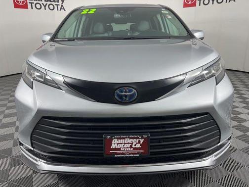 Celestial Silver Metallic 2022 Toyota Sienna XLE
