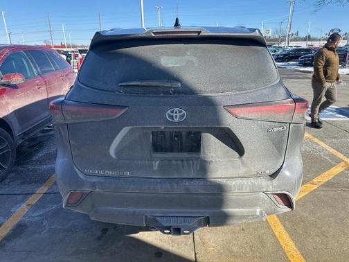2021 Toyota Highlander Hybrid XLE