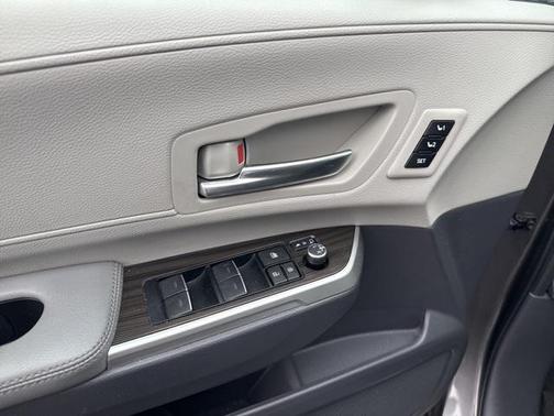2023 Toyota Sienna Limited 7-Passenger
