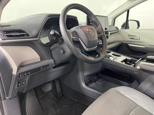 2023 Toyota Sienna Limited 7-Passenger