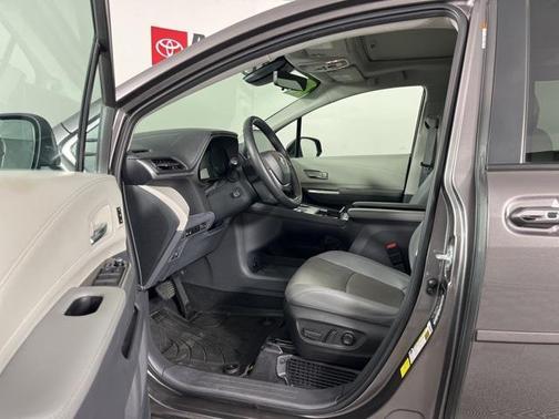 2023 Toyota Sienna Limited 7-Passenger