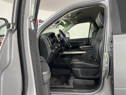 2023 RAM 3500 Laramie Crew Cab 4x4 8' Box