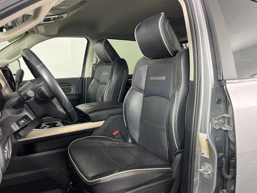 2023 RAM 3500 Laramie Crew Cab 4x4 8' Box