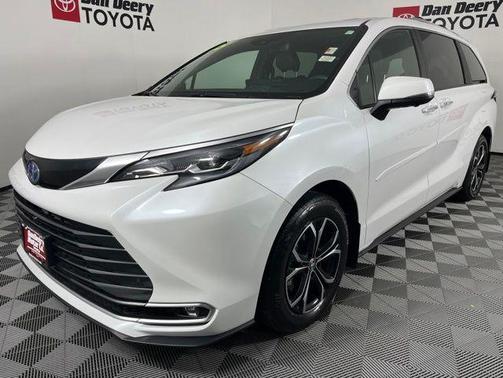Wind Chill Pearl 2025 Toyota Sienna Platinum