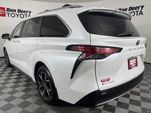 Wind Chill Pearl 2025 Toyota Sienna Platinum