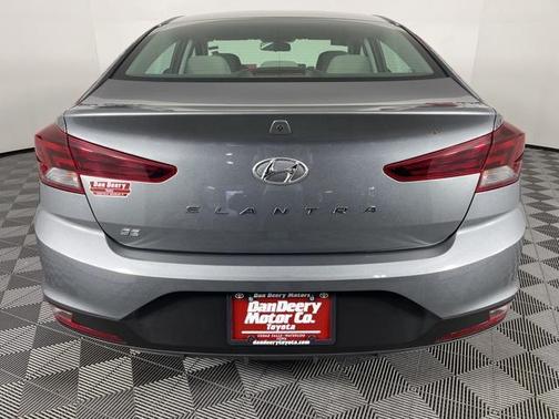2019 Hyundai ELANTRA SE