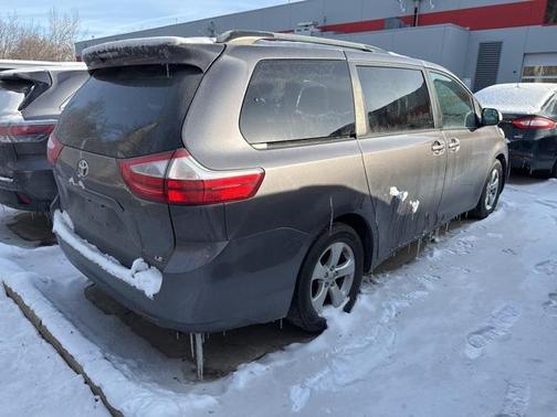 2017 Toyota Sienna LE