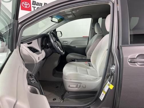 2017 Toyota Sienna LE
