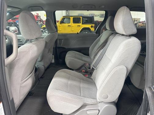2017 Toyota Sienna LE