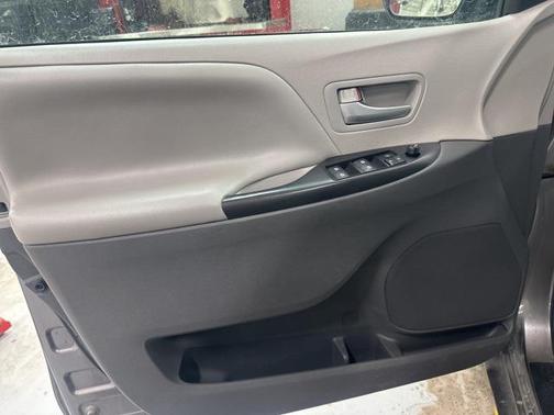 2017 Toyota Sienna LE