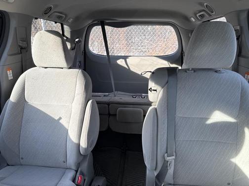 2017 Toyota Sienna LE