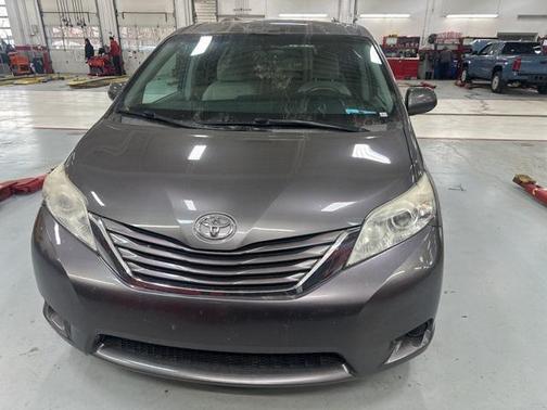 2017 Toyota Sienna LE