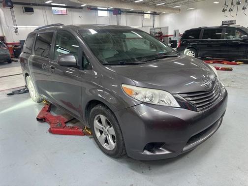 2017 Toyota Sienna LE