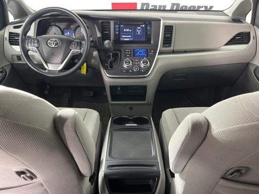 2017 Toyota Sienna LE