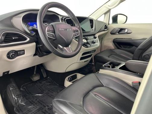 2023 Chrysler Pacifica Touring-L