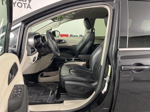 2023 Chrysler Pacifica Touring-L