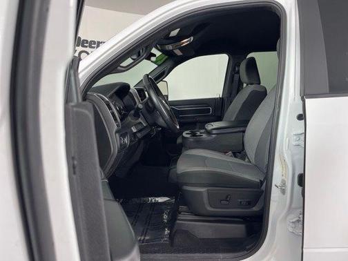 Bright White Clearcoat 2024 RAM 2500 Big Horn Crew Cab 4x4 6'4' Box