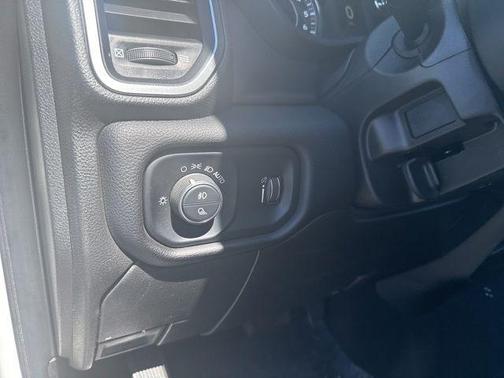 Bright White Clearcoat 2024 RAM 2500 Big Horn Crew Cab 4x4 6'4' Box