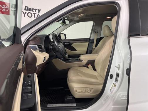 2022 Toyota Highlander Platinum