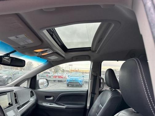 2017 Toyota Sienna SE