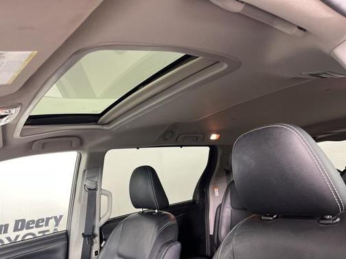 2017 Toyota Sienna SE