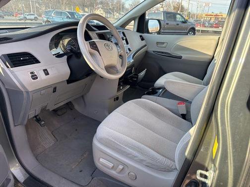 2011 Toyota Sienna LE