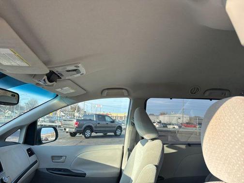 2011 Toyota Sienna LE