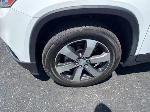 Summit White 2019 Chevrolet Traverse LT Leather