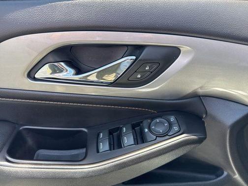 Summit White 2019 Chevrolet Traverse LT Leather