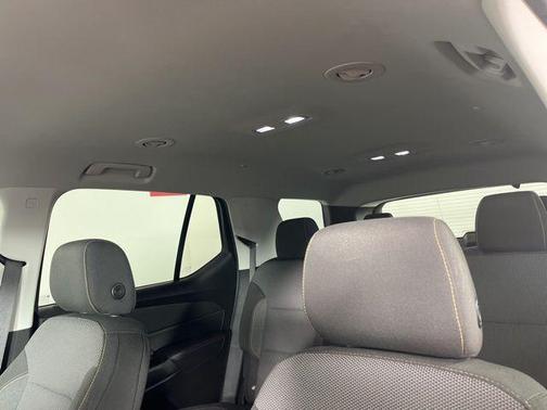 Summit White 2019 Chevrolet Traverse LT Cloth