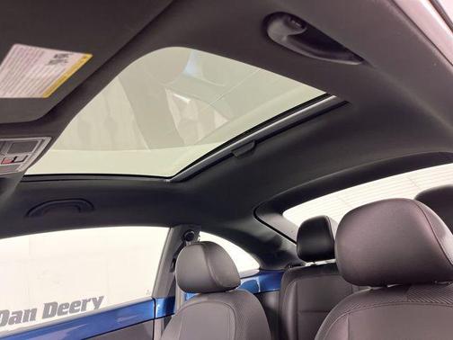 2019 Volkswagen Beetle 2.0T SE
