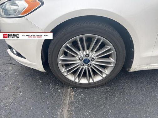 White Platinum Clearcoat Metallic 2013 Ford Fusion SE