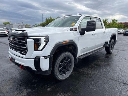 Summit White 2025 GMC Sierra 2500 AT4