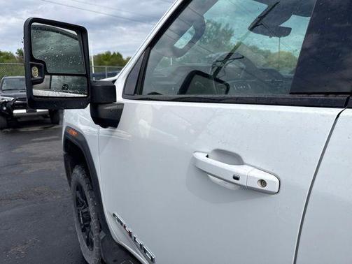 Summit White 2025 GMC Sierra 2500 AT4
