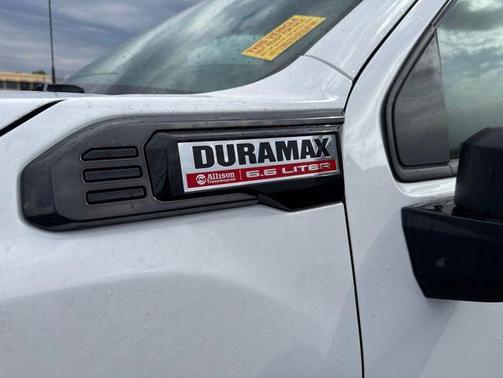 Summit White 2025 GMC Sierra 2500 AT4
