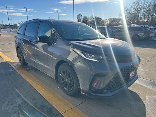 2025 Toyota Sienna XSE 7 Passenger