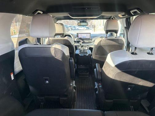 2025 Toyota Sienna XSE 7 Passenger
