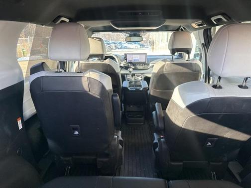 2025 Toyota Sienna XSE 7 Passenger