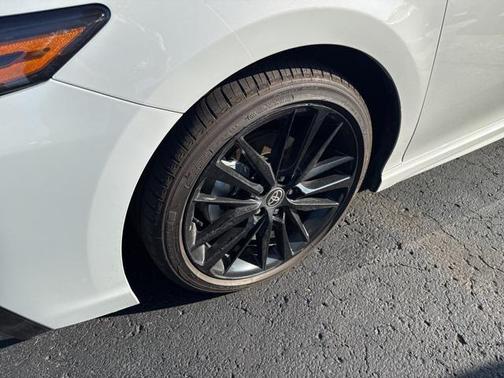 2024 Toyota Camry Hybrid SE