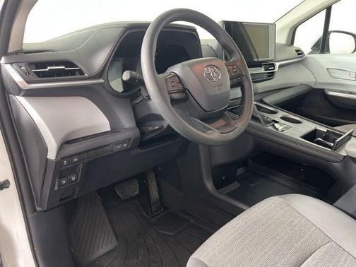 Ice Cap 2025 Toyota Sienna LE