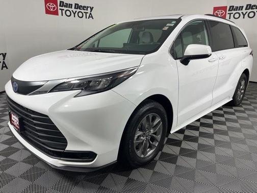 Ice Cap 2025 Toyota Sienna LE