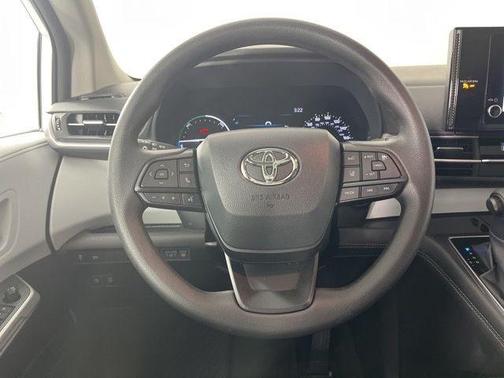 Ice Cap 2025 Toyota Sienna LE