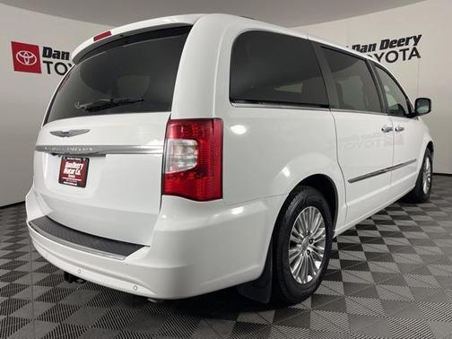 2015 Chrysler Town & Country Touring-L